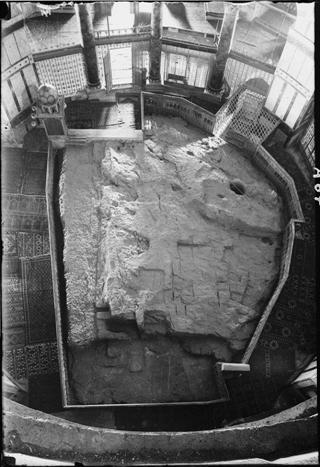 Описание: http://upload.wikimedia.org/wikipedia/commons/thumb/4/48/The_rock_of_the_Dome_of_the_Rock_PD-OLD.jpg.JPG/702px-The_rock_of_the_Dome_of_the_Rock_PD-OLD.jpg.JPG